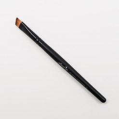 Amor Us Angled Definer Eye Brush